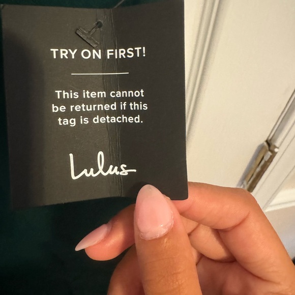 NEW WITH TAGS LULUS ONE SHOULDER DRESS - Picture 3 of 4